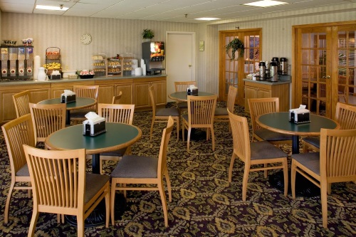 GuestHouse Inn Suites Nashville Music Valley ontbijtruimte
